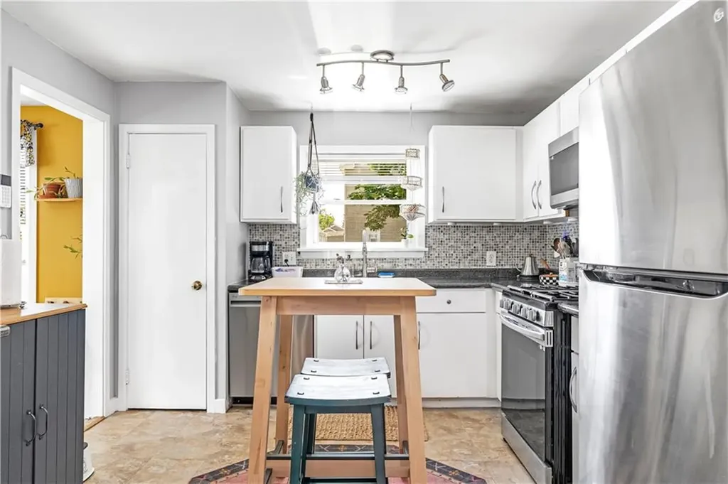 33 Malbone Street Providence RI 02908