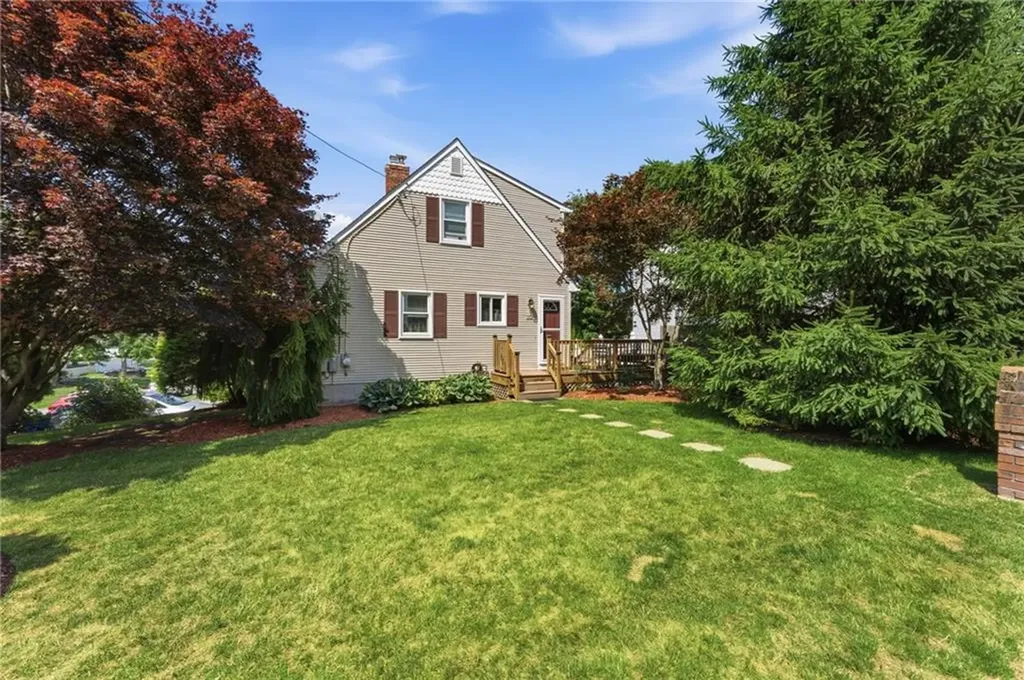 57 N View Avenue Cranston RI 02920