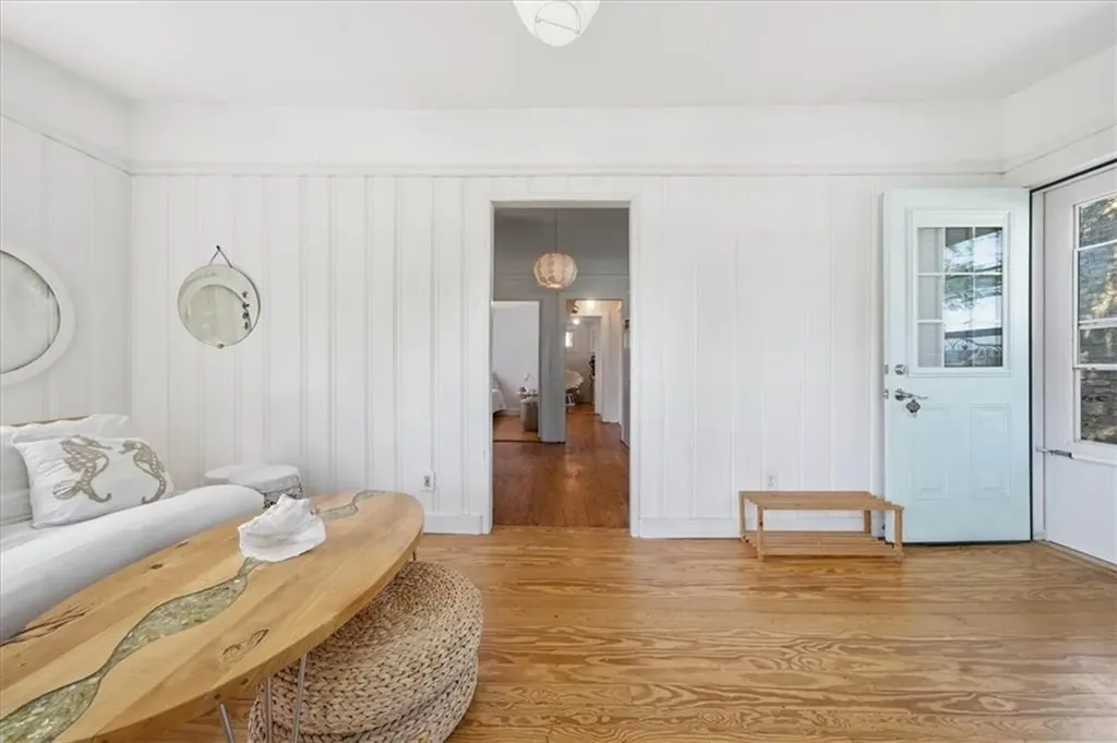 286 Namquid Drive Warwick RI 02888