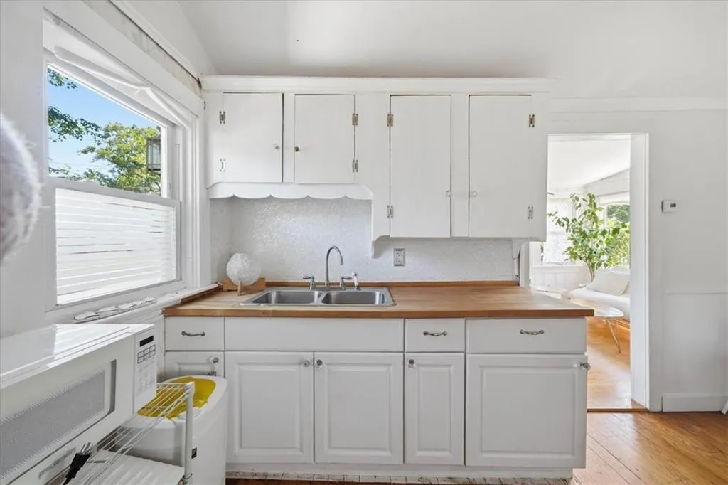 286 Namquid Drive Warwick RI 02888