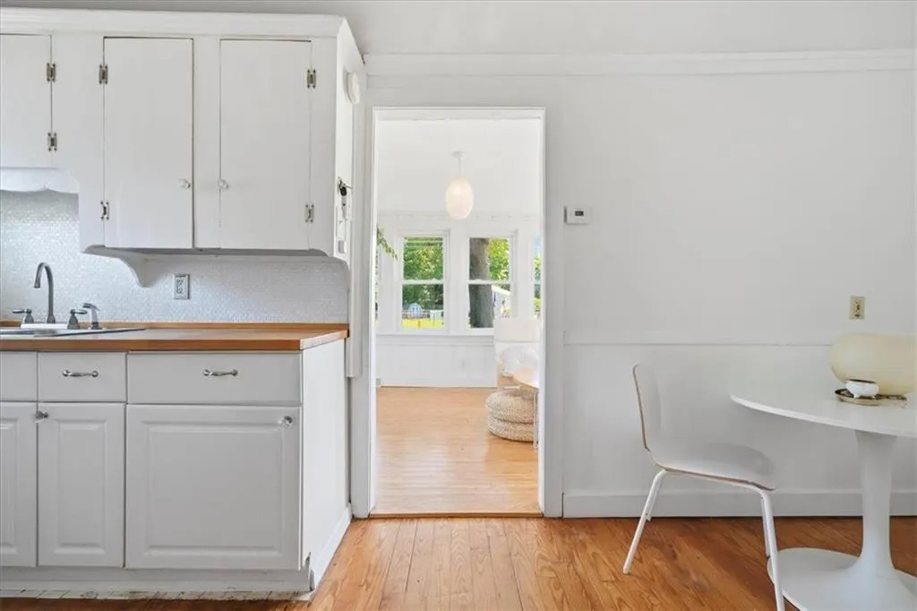286 Namquid Drive Warwick RI 02888
