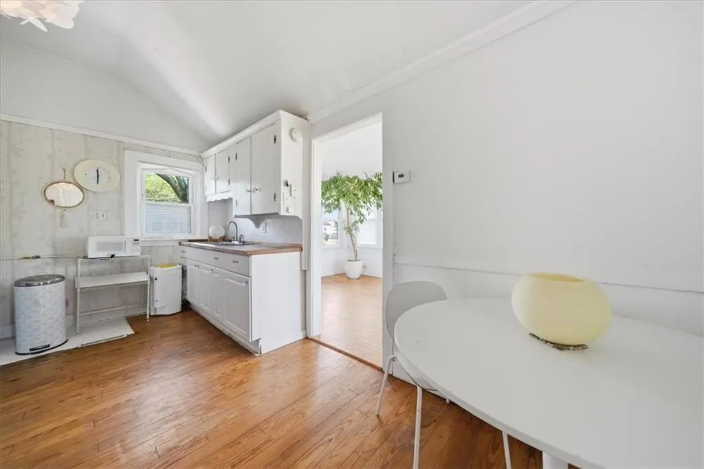 286 Namquid Drive Warwick RI 02888