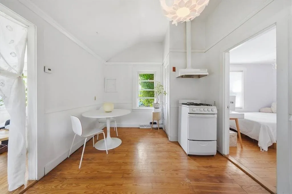 286 Namquid Drive Warwick RI 02888