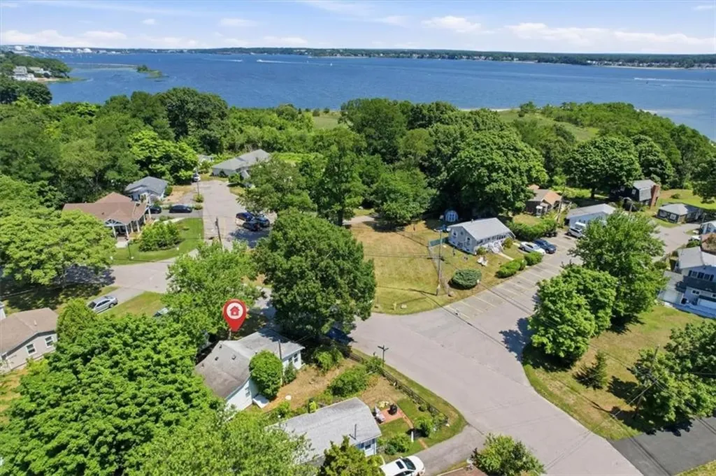 286 Namquid Drive Warwick RI 02888