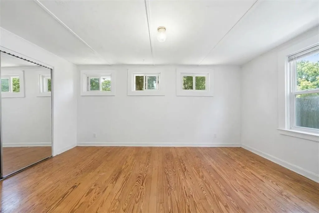 286 Namquid Drive Warwick RI 02888