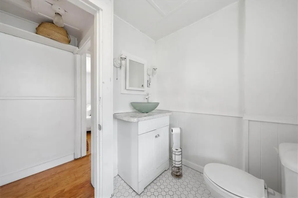 286 Namquid Drive Warwick RI 02888