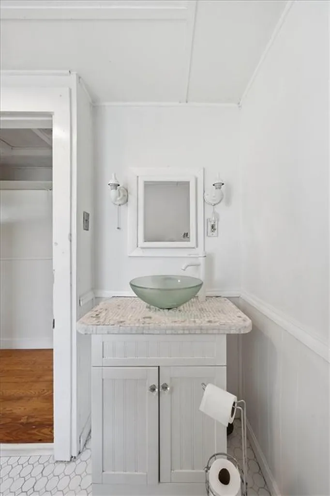 286 Namquid Drive Warwick RI 02888