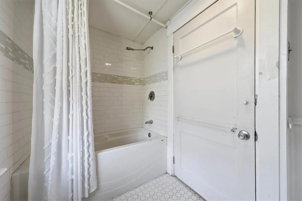 286 Namquid Drive Warwick RI 02888
