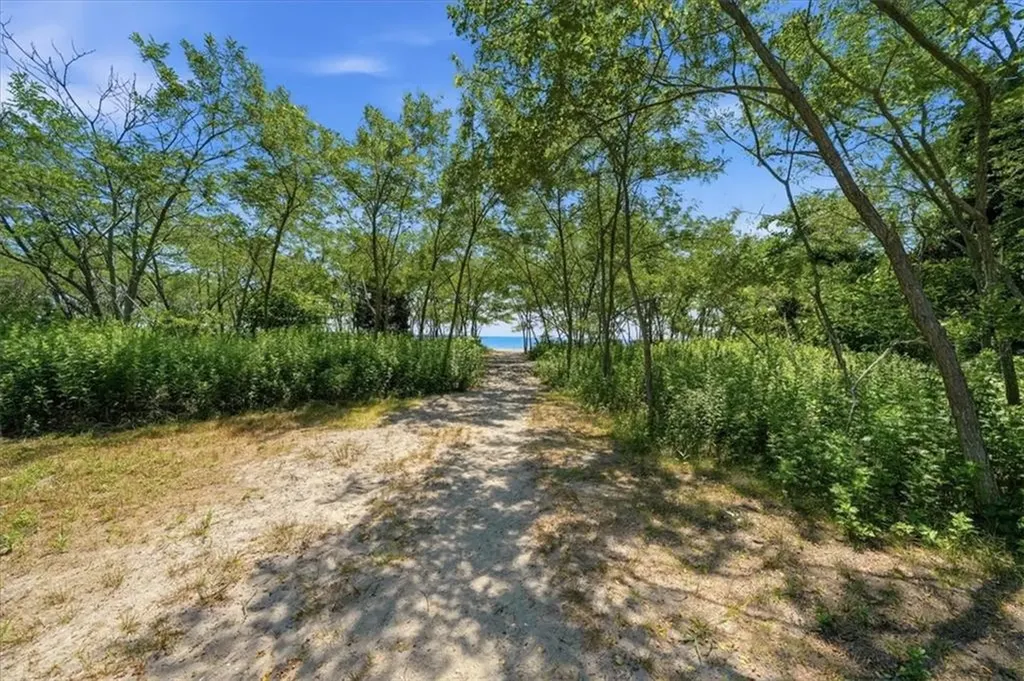 286 Namquid Drive Warwick RI 02888