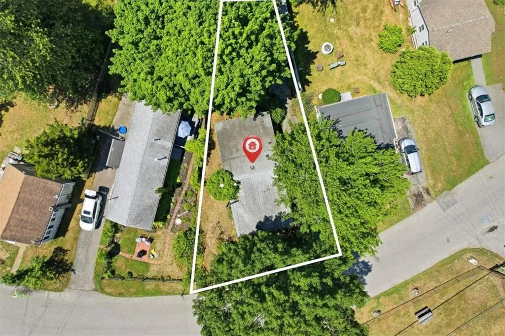 286 Namquid Drive Warwick RI 02888