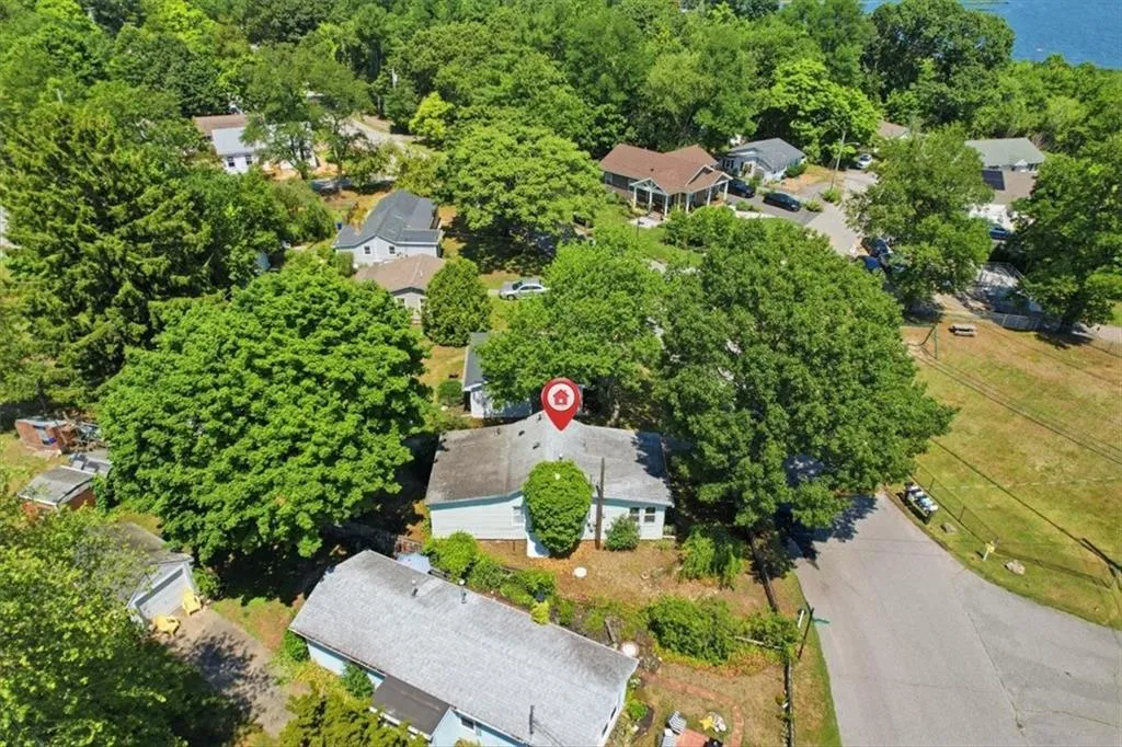 286 Namquid Drive Warwick RI 02888