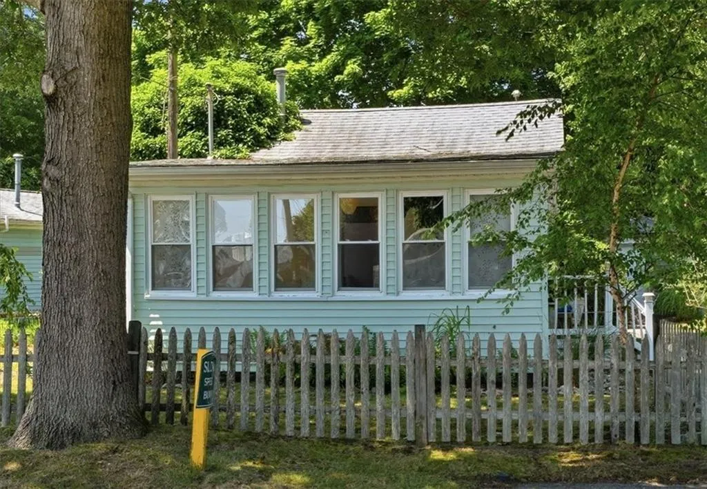 286 Namquid Drive Warwick RI 02888