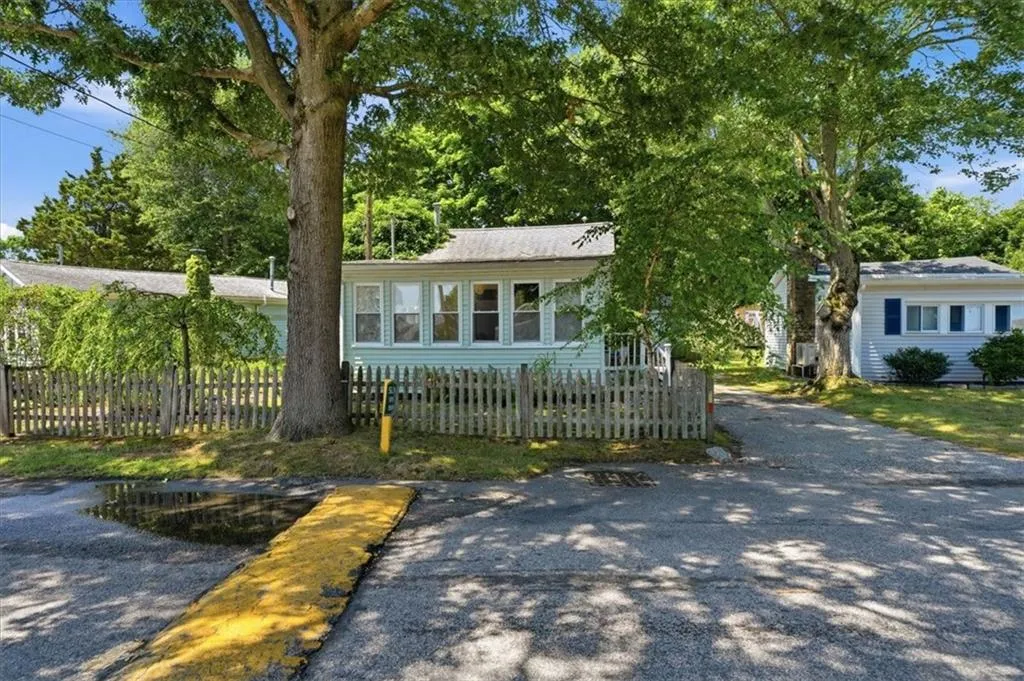 286 Namquid Drive Warwick RI 02888