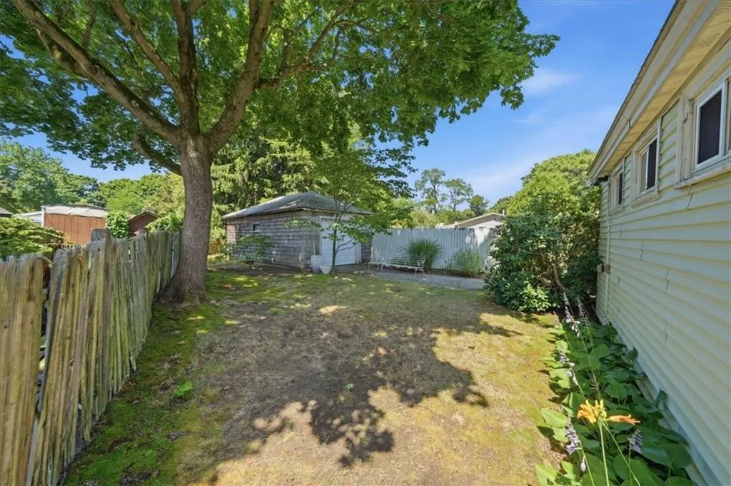 286 Namquid Drive Warwick RI 02888