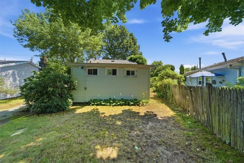 286 Namquid Drive Warwick RI 02888