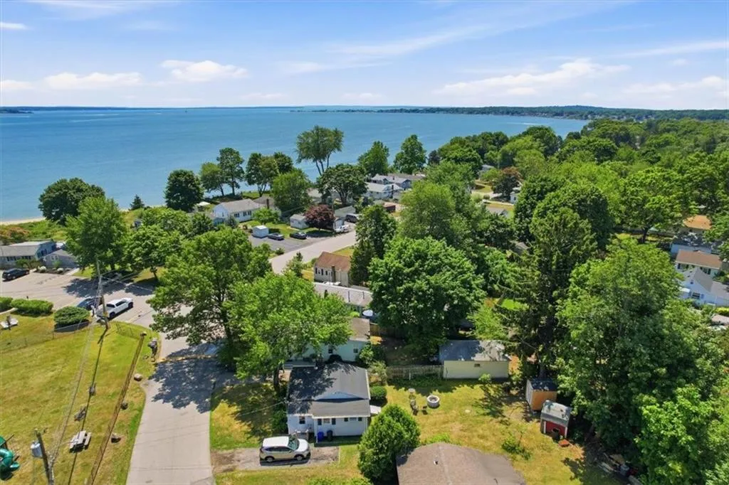 286 Namquid Drive Warwick RI 02888