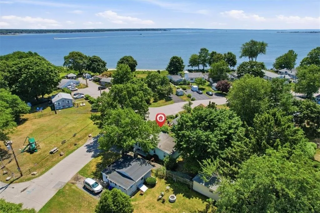 286 Namquid Drive Warwick RI 02888