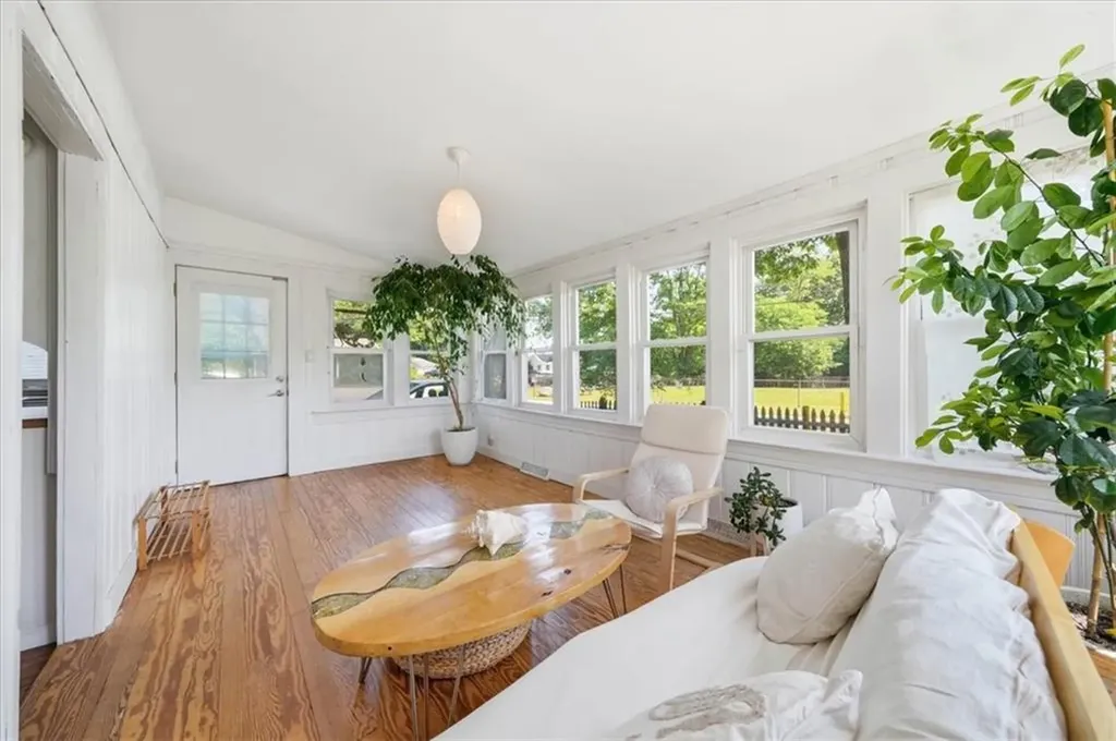 286 Namquid Drive Warwick RI 02888