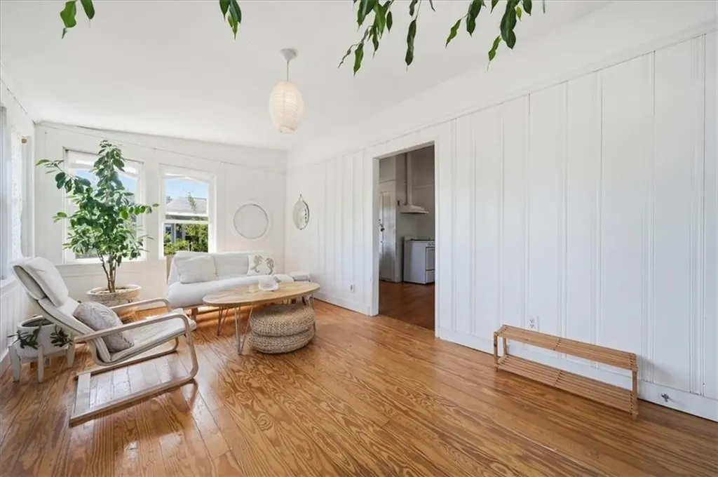 286 Namquid Drive Warwick RI 02888