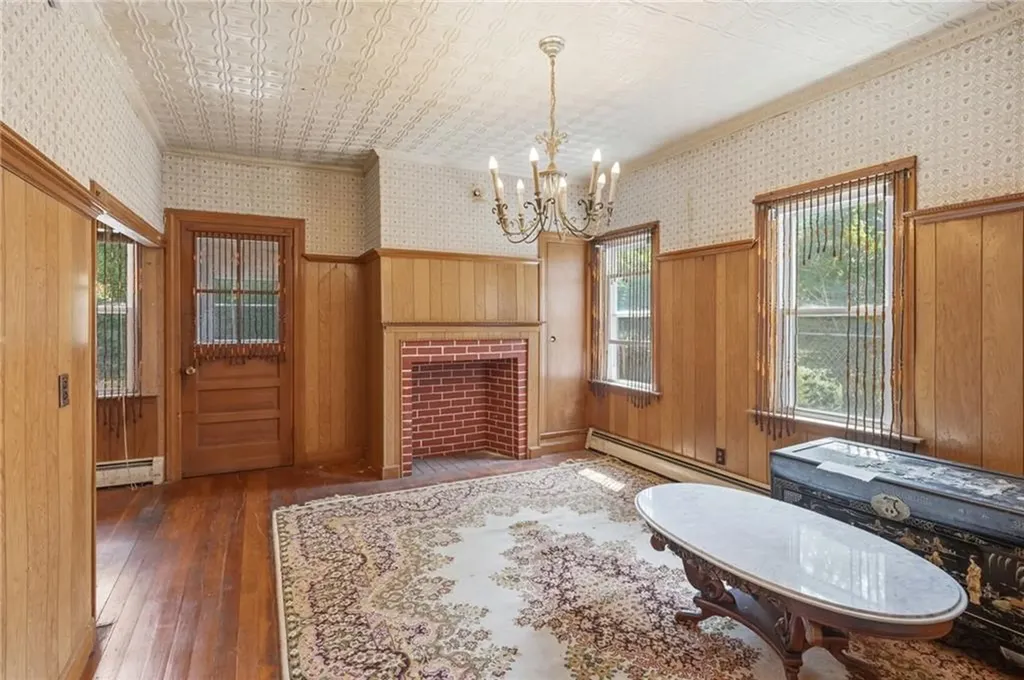 400 406 Thames Street Bristol RI 02809