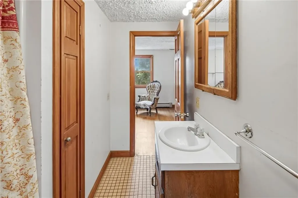 400 406 Thames Street Bristol RI 02809