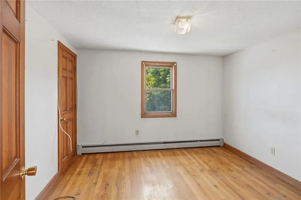 400 406 Thames Street Bristol RI 02809