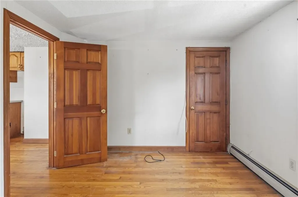 400 406 Thames Street Bristol RI 02809