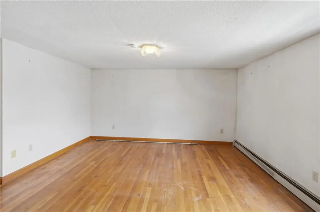 400 406 Thames Street Bristol RI 02809