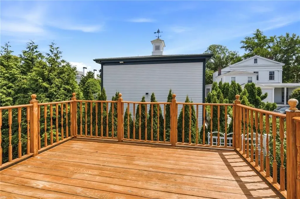 400 406 Thames Street Bristol RI 02809