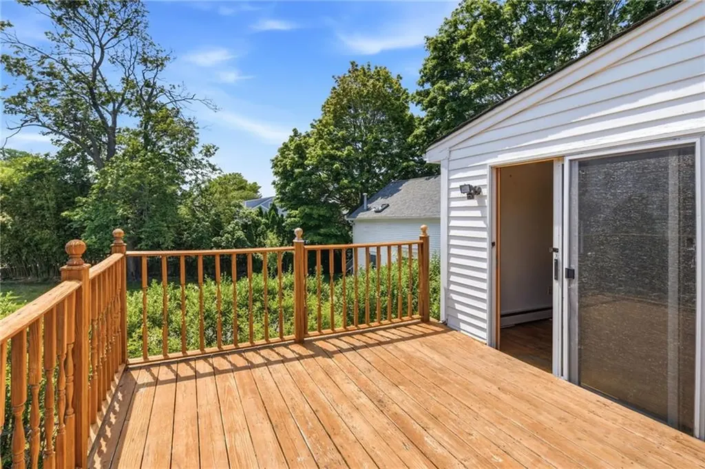 400 406 Thames Street Bristol RI 02809