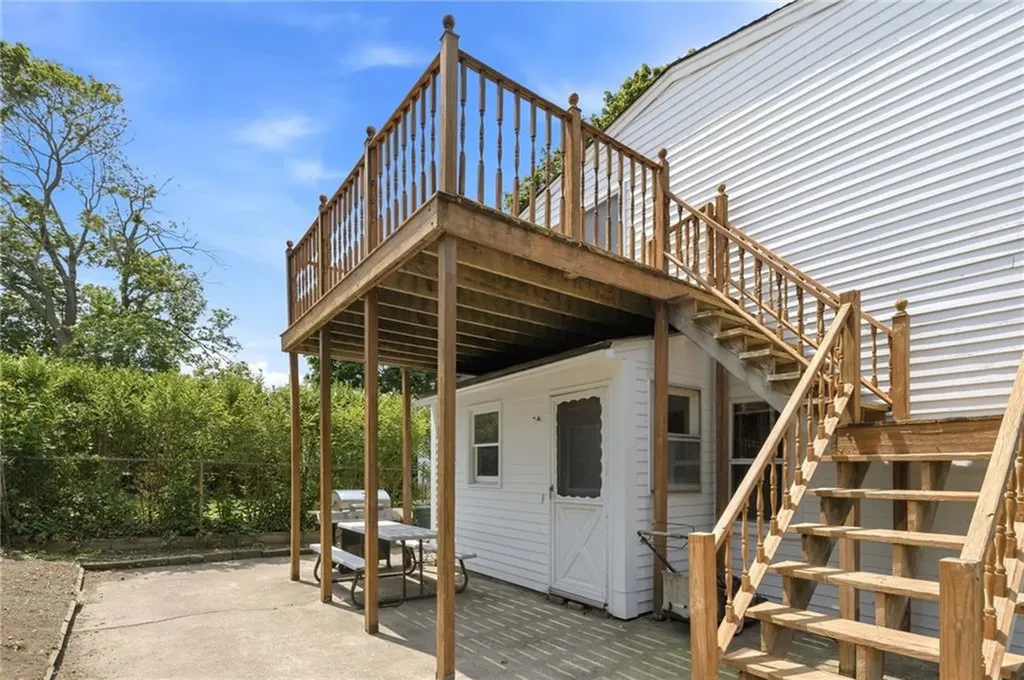 400 406 Thames Street Bristol RI 02809