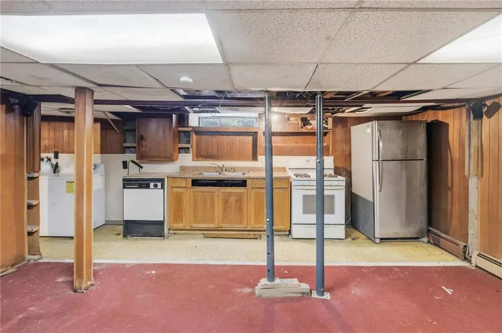 400 406 Thames Street Bristol RI 02809