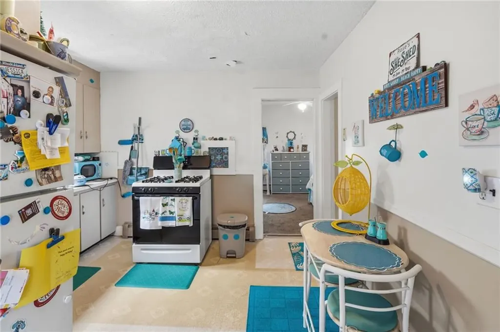 400 406 Thames Street Bristol RI 02809