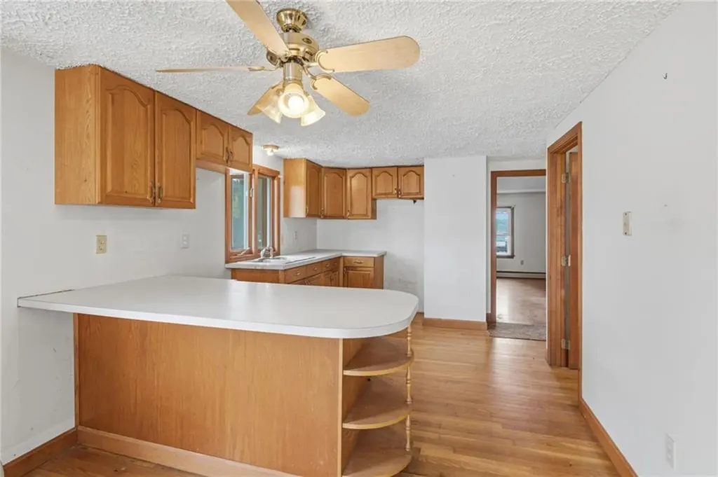 400 406 Thames Street Bristol RI 02809