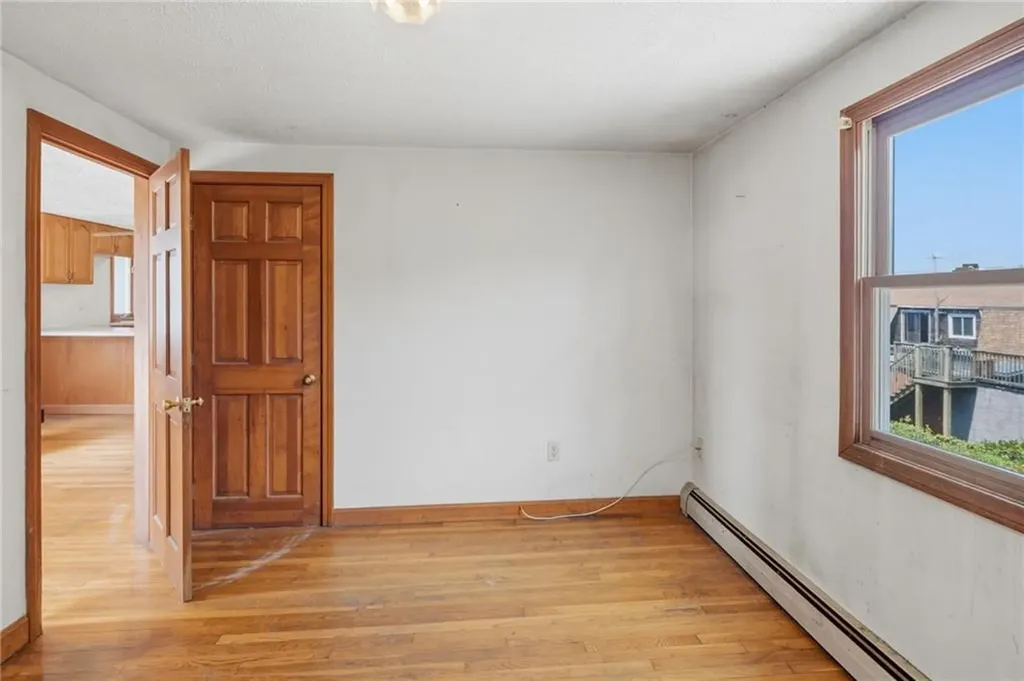400 406 Thames Street Bristol RI 02809