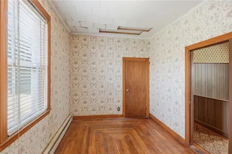 400 406 Thames Street Bristol RI 02809