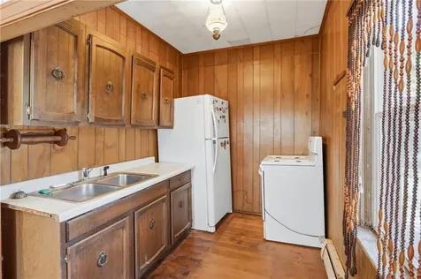 400 406 Thames Street Bristol RI 02809