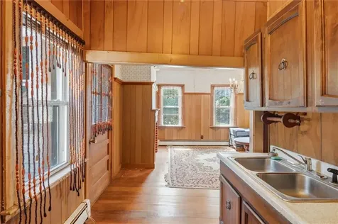 400 406 Thames Street Bristol RI 02809