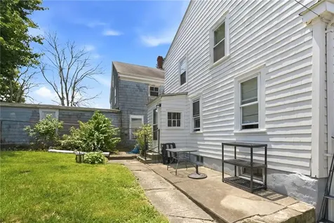400 406 Thames Street Bristol RI 02809