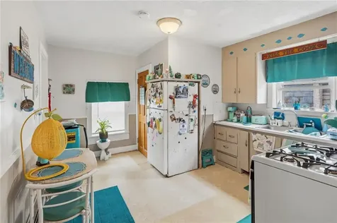 400 406 Thames Street Bristol RI 02809