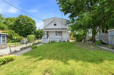 400 406 Thames Street Bristol RI 02809