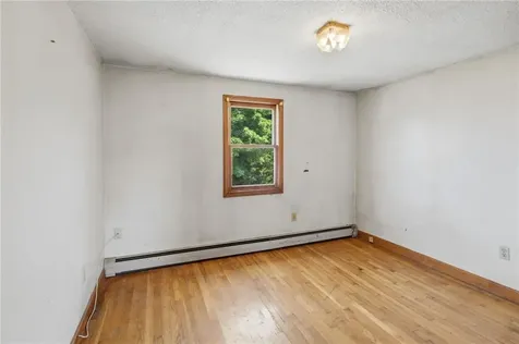 400 406 Thames Street Bristol RI 02809