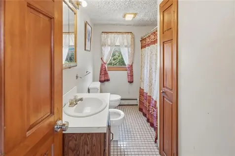 400 406 Thames Street Bristol RI 02809