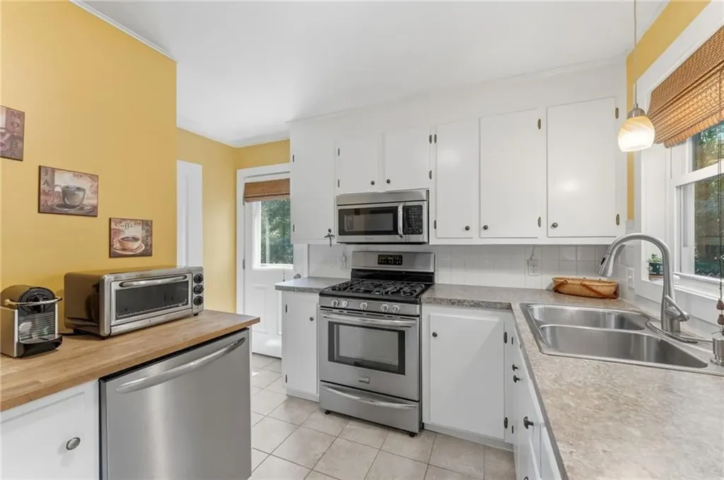 3798 South County Trail Richmond RI 02892
