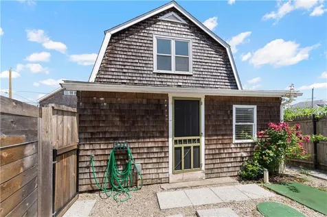 29 Aquidneck Avenue Portsmouth RI 02871