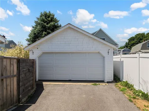 29 Aquidneck Avenue Portsmouth RI 02871