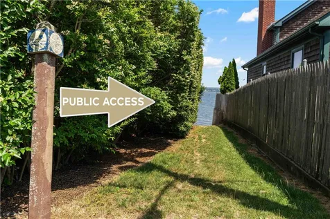 29 Aquidneck Avenue Portsmouth RI 02871