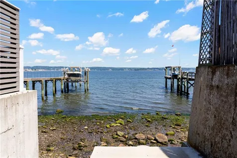 29 Aquidneck Avenue Portsmouth RI 02871