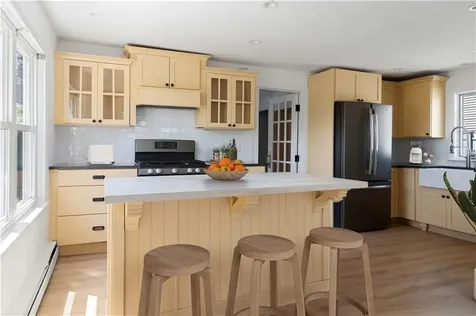 29 Aquidneck Avenue Portsmouth RI 02871