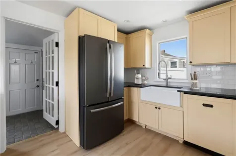 29 Aquidneck Avenue Portsmouth RI 02871